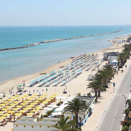 Hotel Cristal Cupra Marittima Bagian luar foto