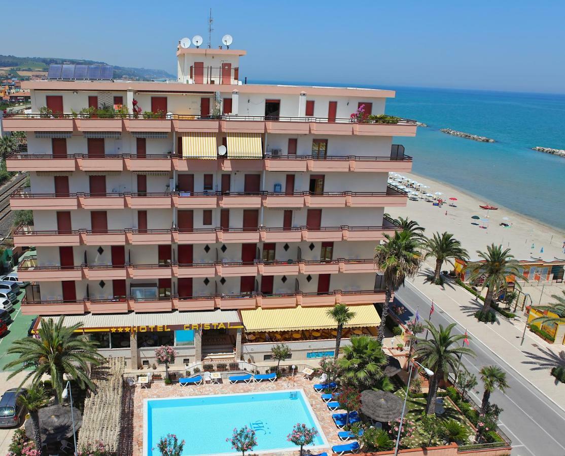 Hotel Cristal Cupra Marittima Bagian luar foto