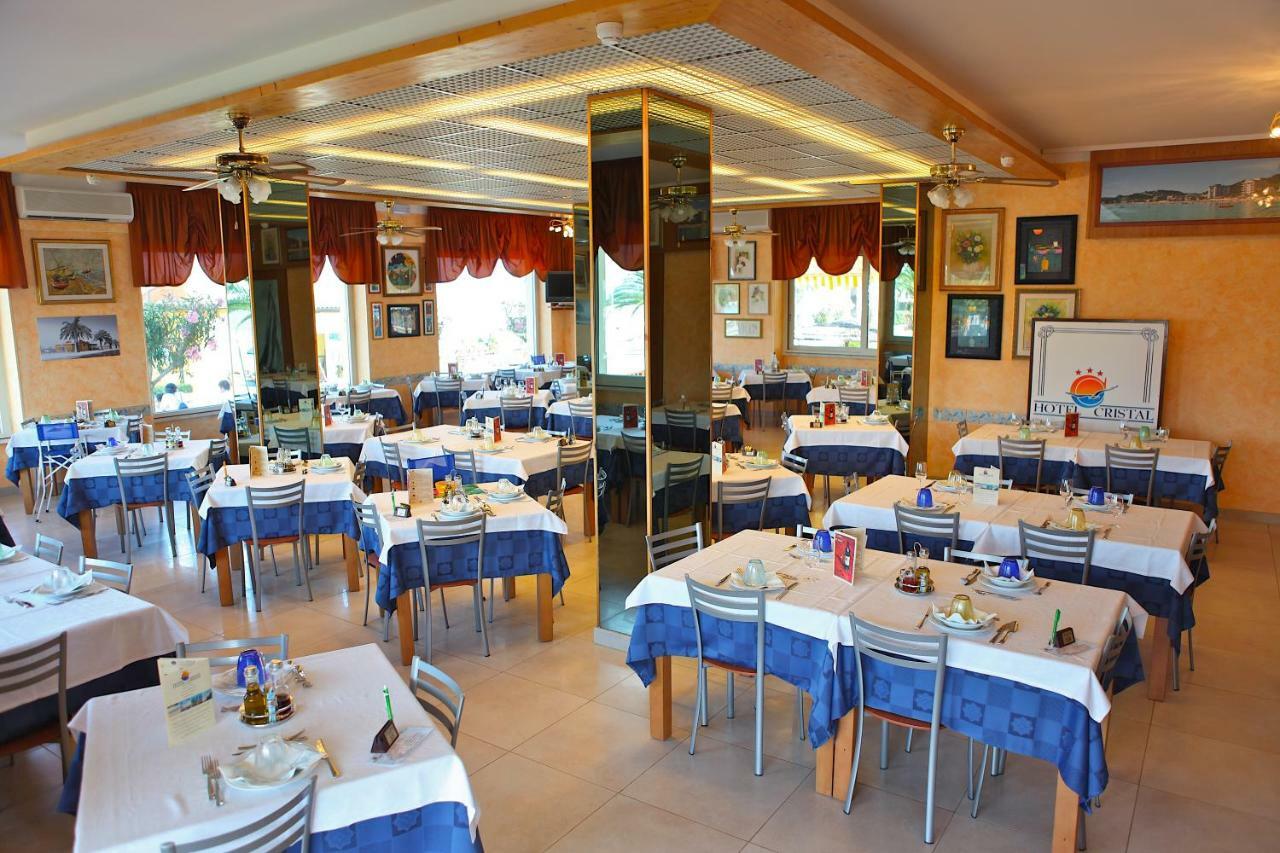 Hotel Cristal Cupra Marittima Bagian luar foto