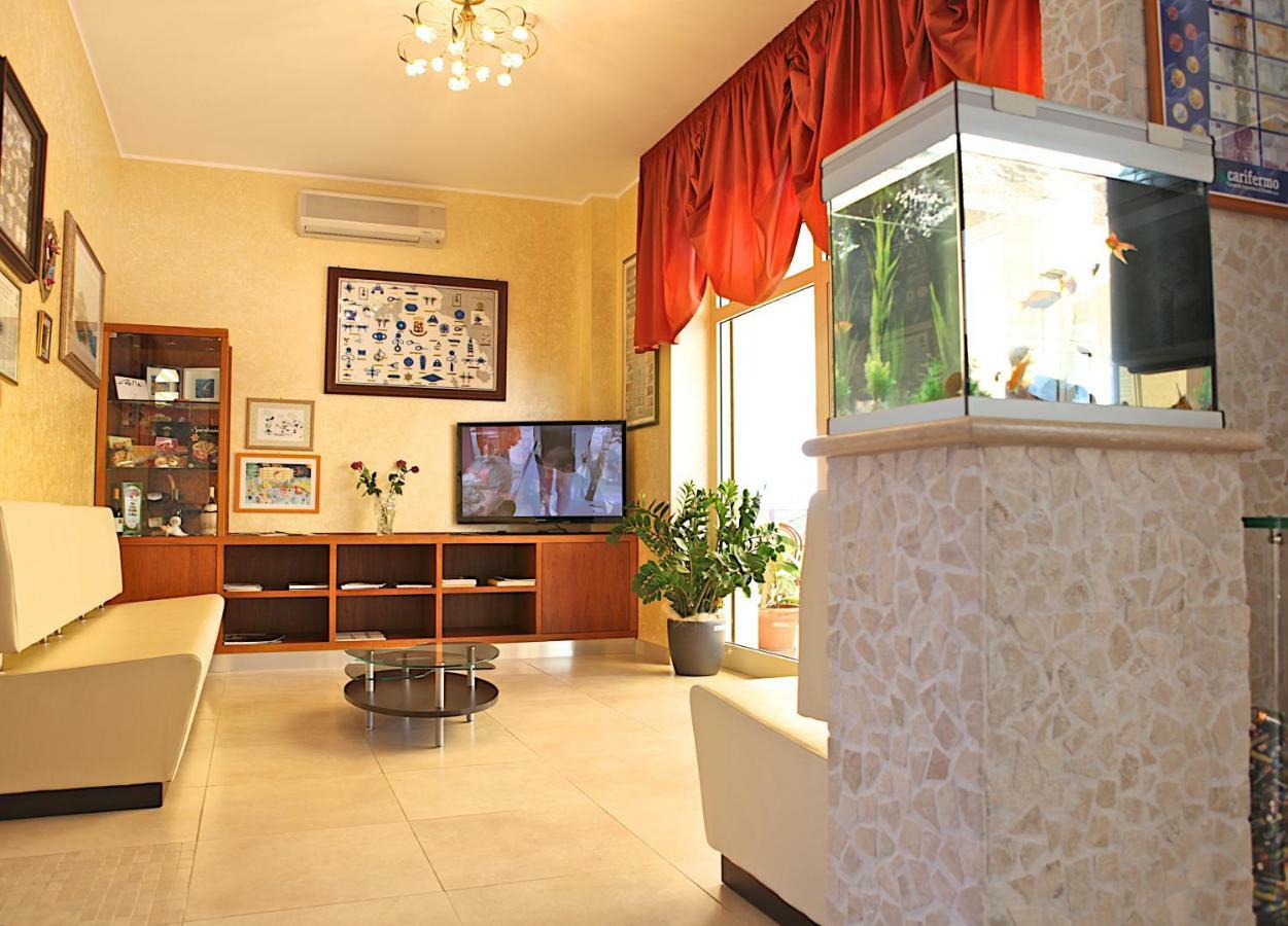 Hotel Cristal Cupra Marittima Bagian luar foto